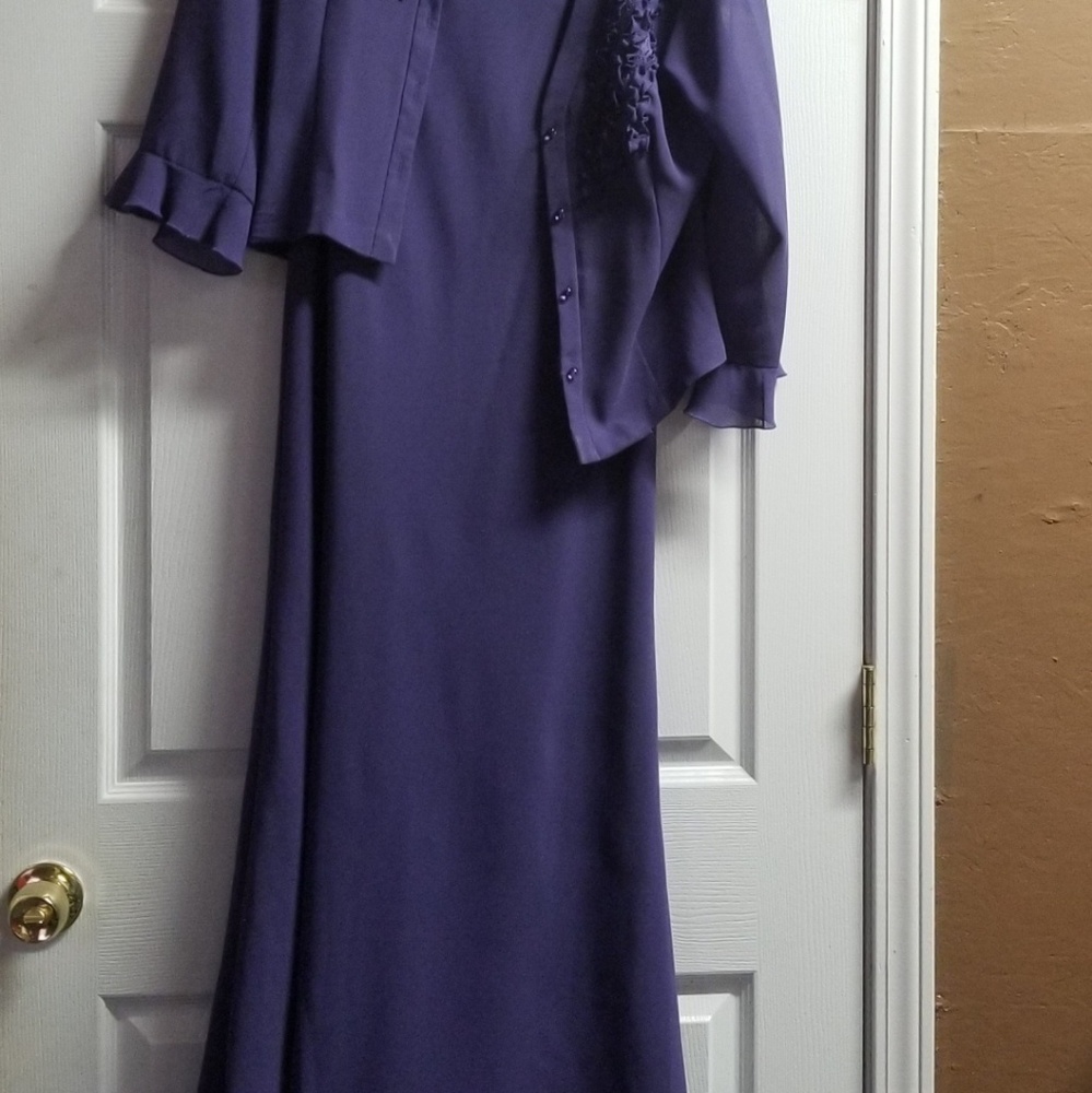 Dress - Picture 2 of 2